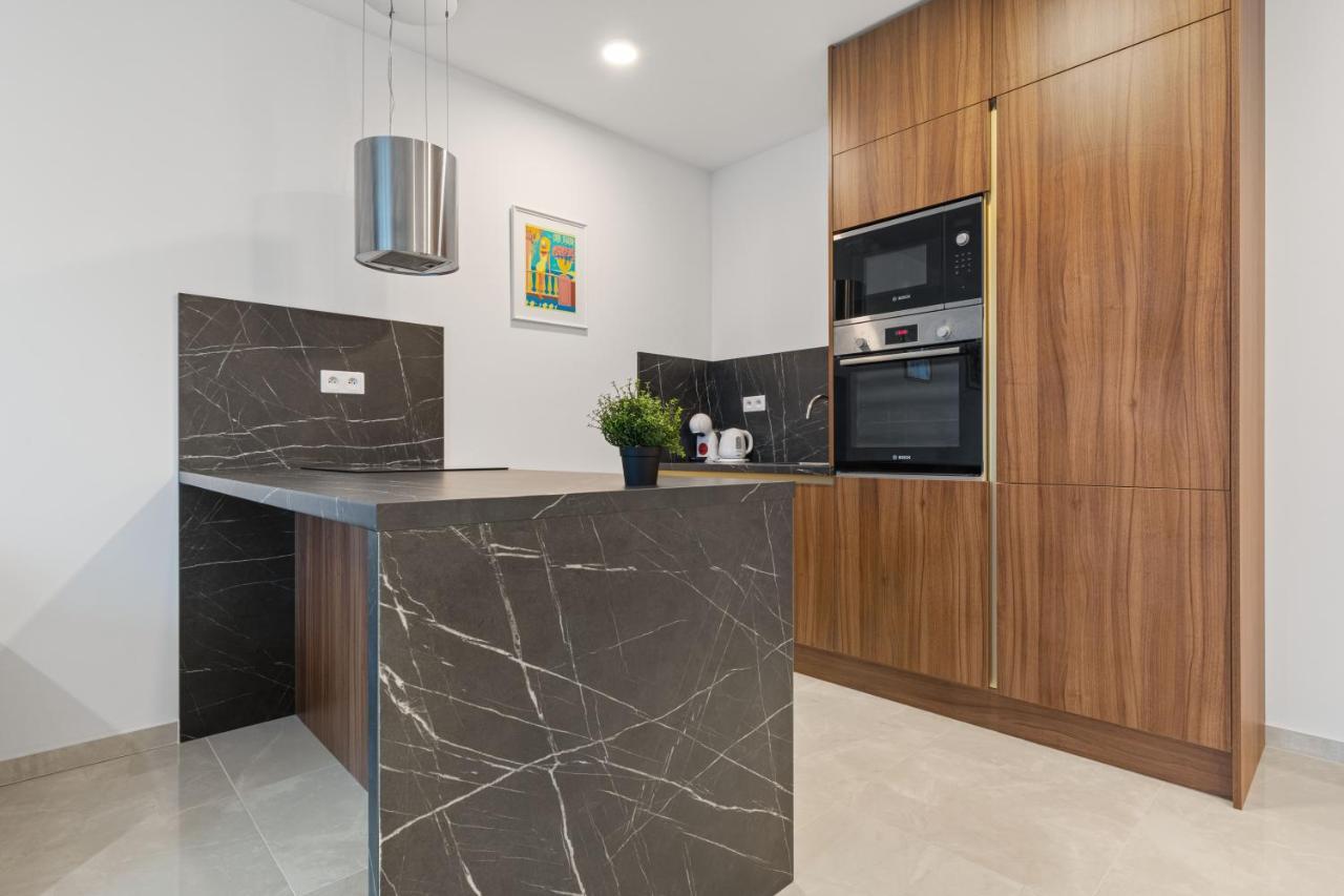 Apartamento Lam Jegeho Alej - Jacuzzi - Free Parking Bratislava Exterior foto